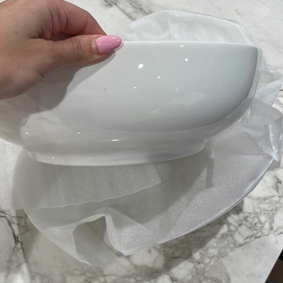 Large white porcelain serving bowls - Picture 2 of 4